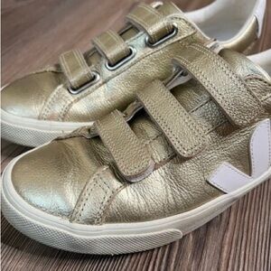 Veja 3-Lock Logo Sneaker